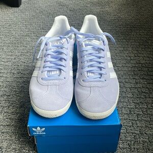 Woman’s adidas Gazelle size 5.5